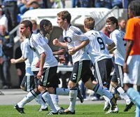 Deutsches U17-Team mit Traumtor zum EM-Titel - Das deutsche Team bejubelt den Ausgleichstreffer