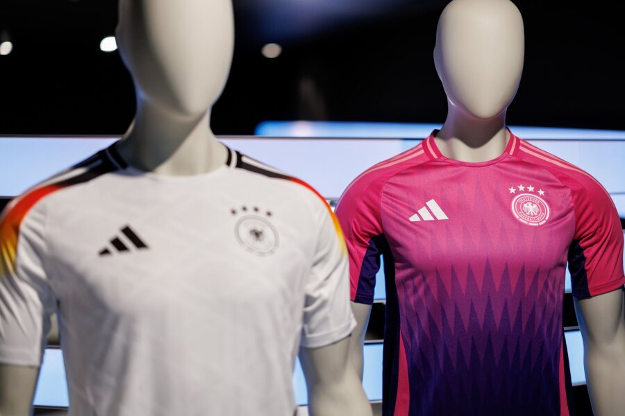 Deutschland in Pink - Im Sport lange Zeit "ein No-Go" - Die Farbwahl des Auswärtstrikots der deutschen Fußballnationalmannschaft hat für Aufregung gesorgt.