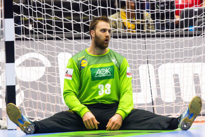 Deutschland verpasst Bronze bei der Handball-WM - Deutschlands Torwart Andreas Wolff sitzt nach einem Gegentor enttäuscht auf dem Boden.