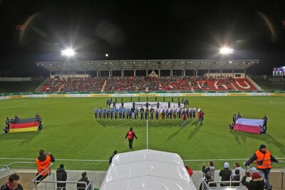 DFB-Auswahl gewinnt U-20-Länderspiel in Zwickau - 3477 Zuschauer sahen das U-20-Länderspiel in Zwickau.