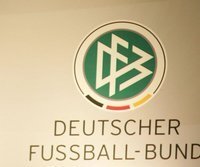 DFB brummt Pizarro 3000 Euro Geldstrafe auf - DFB-Schiedsgericht bestraft Pizarro für Schiedsrichter-Kritik
