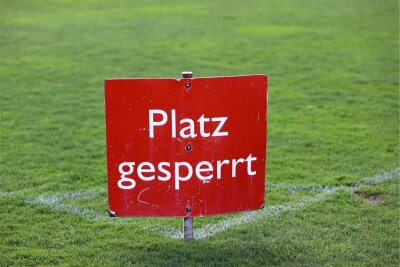 DFB-Vizepräsident Hermann Winkler fordert: Fünf Aufsteiger in die Dritte Liga - Symbolbild. Vereine müssen immer häufiger auf andere Sportstätten ausweichen.