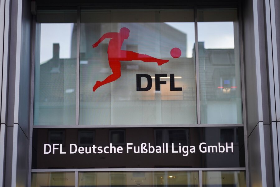 DFL schüttet im Juni 80 Millionen Euro weniger an Clubs aus - Der Streit zwischen der DFL und dem Medien-Unternehmen DAZN spitzt sich zu.