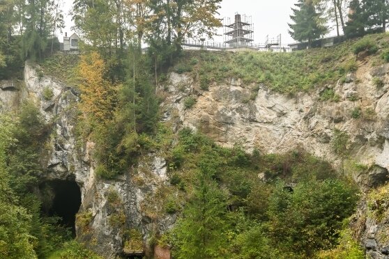 Die 20-Millionen-Euro-Vision vom einzigartigen Bergbau-Erlebnis - Ein Blick auf die Bruchwand: Oberhalb des ehemaligen Schachtes 1 könnte eine Aussichtsplattform entstehen, die einen völlig neuen Blick in den Steinbruch ermöglicht.