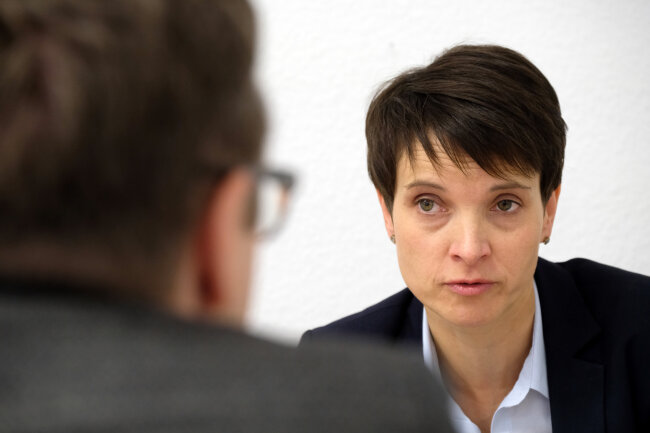 Frauke Petry gestern in ihrem Leipziger Büro im Gespräch mit der "Freien Presse". Heute nimmt sie erstmals im Bundestag Platz.  