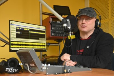 Die andere Art des Radios - Radio T. aus Chemnitz sendet bald auch rund um die Uhr - Jörg Braune ist nicht nur Koordinator von Radio T, sondern auch selbst begeisterter Radiomacher. 