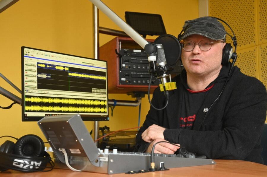Die andere Art des Radios - Radio T. aus Chemnitz sendet bald auch rund um die Uhr - Jörg Braune ist nicht nur Koordinator von Radio T, sondern auch selbst begeisterter Radiomacher. 