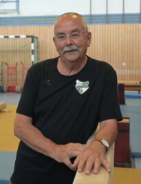 "Die Angst ist der schlimmste Feind" - 55 Jahre lang war die Turnhalle sein zweites Zuhause: Ende 2022 soll für Hans Dost als Trainer beim SV Tanne Schluss sein - dann springt er nur noch bei Bedarf ein. 