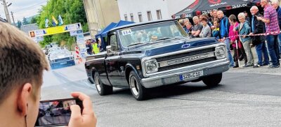 Die Besten verlieren bei der Fahrt auf Zeit keine Sekunde - Ein kultiger Augen- und Ohrenschmaus: Einen Chevrolet Pick Up des Baujahrs 1969 brachte am Sonnabend in Bockau Matthias Struck aus Johanngeorgenstadt an den Start. 