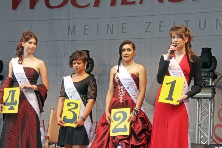 Die dreifache Silberstadtkönigin - 2013 trat Julia Richter (r.) schon einmal an, um Freibergs Königin zu werden. Damals unterlag sie Katharina I. (l.). 
