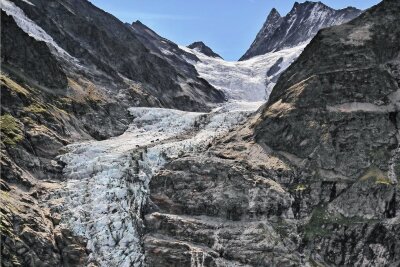 "Die Erwärmung ist beispiellos" - Das Ischmeer auf der Rückseite des Eiger in Grindelwald ist ein eindrückliches Beispiel für den stetigen klimabedingten Abbau der Eismassen im Hochgebirge. 