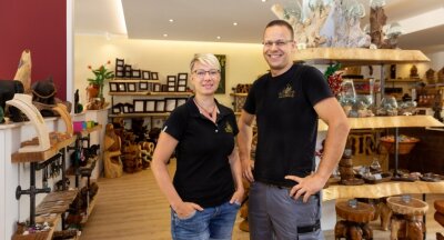 Die Erzgebirgsregion hat jetzt einen eigenen Ebay-Marktplatz - Alexandra und Robert Hähnel in ihrem Möbelgeschäft Kinaree. Der Vorsitzende des Gewerbevereins Zschopau unterstützt den neuen lokalen Online-Marktplatz bei Ebay.