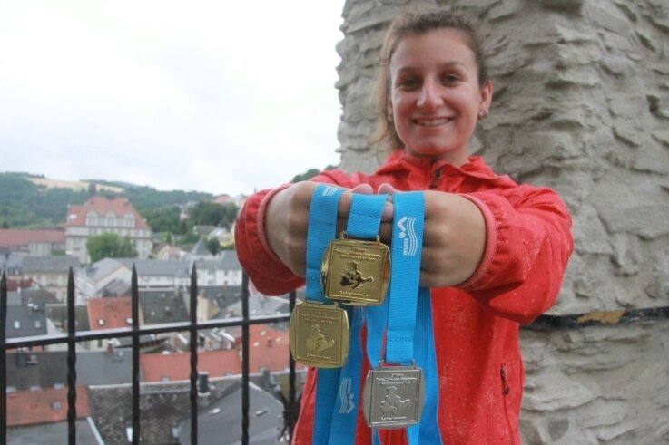 Zweimal Gold mit der Staffel und Silber über 100 Meter Schmetterling holte Laura Oertel im Mai bei den offenen Mitteldeutschen Schwimm-Meisterschaften der Masters in Magdeburg. 