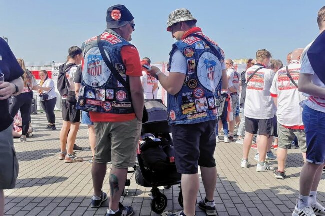 Die Fans vom FSV Zwickau verabschieden sich aus Liga 3: Ein Abstieg mit Niveau-ho - Nach dem Spiel im Stadion: Die FSV-Fans wussten schon vorher, dass es eine Abschiedsvorstellung wird. 