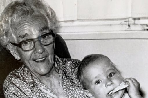 Die Frau, die Thurm 1945 vor der Zerstörung rettete - eine Straße für Ella Reichhardt? - Ella Reichardt im Juli 1985 mit Ururenkel Marc. "Sie war eine richtig liebe Oma", erinnert sich ihre Enkelin. 
