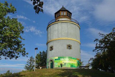 Die „Freie Presse“ im Vogtland lädt zur 30. Familienwanderung ein: Was Sie schon jetzt zur Himmelfahrts-Tour wissen sollten - Der unter Denkmalschutz stehenden Wasserturm in Neundorf ist das Etappenziel bei der Wanderung.
