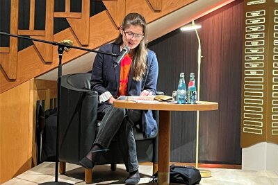 Die Gender-Debatte: Wie eine Lesung in Chemnitz zur Diskussion wurde - Stevie Schmiedel hat in der Villa Esche in Chemnitz aus ihrem neuen Buch gelesen. Die Anwesenden hörten aber nicht nur zu, sondern wollten auch diskutieren.