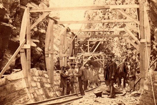 Die Geschichte(n) eines Tunnels - 1871 - vor 150 Jahren - wurde der Tunnel als Schutz gebaut.