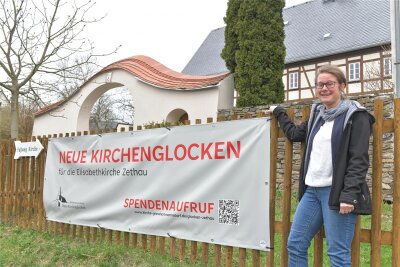 Die Glocken von Zethau schweigen noch immer - Karin Drechsel vom Kirchenvorstand in Zethau gehört zu den Organisatoren der Spendensammlung für die neuen Kirchenglocken.