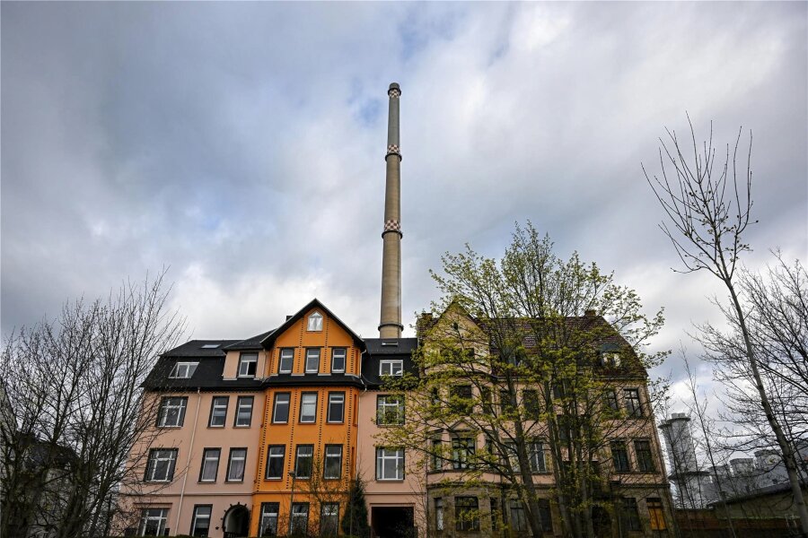 Die graue Esse am Chemnitzer Südring wird ab Herbst demontiert - Der Schornstein des Kraftwerks in Altchemnitz am Südring wurde 1973 errichtet.
