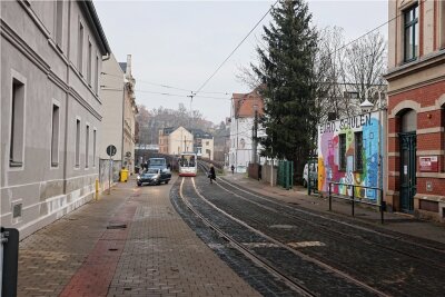 Die Große Biergasse in Zwickau wird verkehrsberuhigte Zone - Die Große Biergasse teilen sich derzeit Straßenbahnen, Autos und Fußgänger. Nach dem Umbau soll die Straße sicherer werden. 