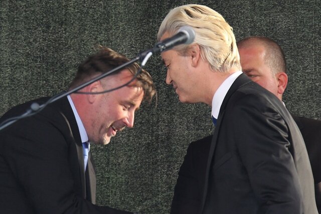 Die Internationale von rechts - Pegida-Mitbegründer Lutz Bachmann (l.) begrüßte gestern auf der Kundgebung den niederländischen Rechtspopulisten Geert Wilders.