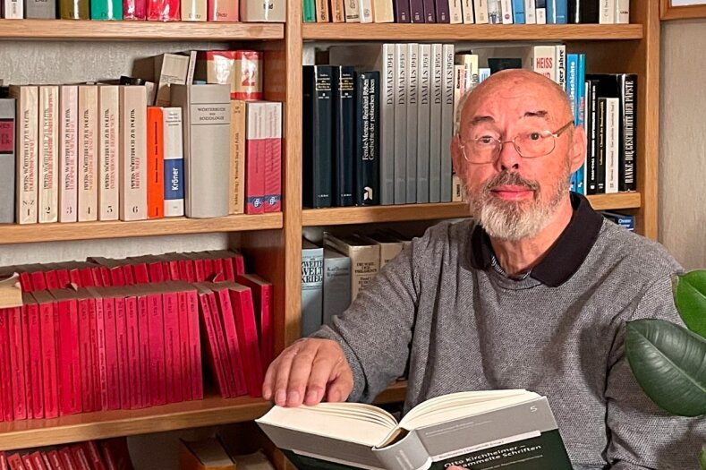 Eckhard Jesse, der sich selbst als Stubenhocker bezeichnet, hütet in seinem Haus in Niederbobritzsch einen Schatz von mehr als 30.000 Büchern.