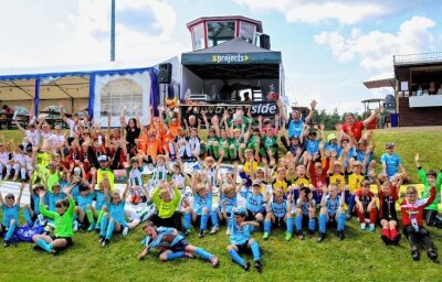 "Die Kleinen haben wie die Großen gefeiert" - Beim Sommerturnierwochenende in Brand-Erbisdorf haben insgesamt 52 Mannschaften in sechs Turnieren um den Wanderpokal gespielt. 