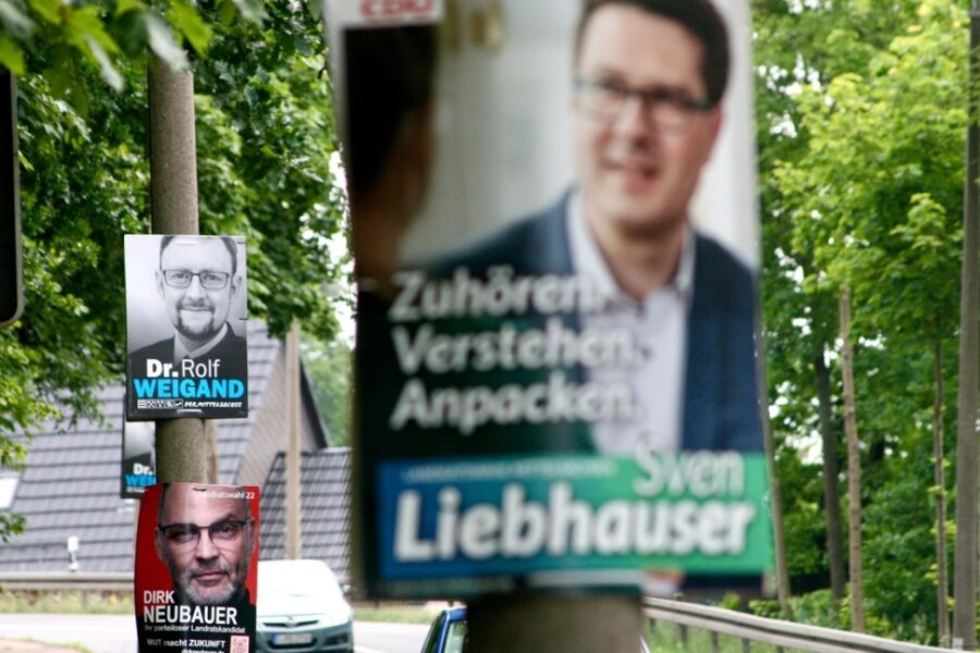 Die Landratskandidaten und ihre Plakate - Wahlplakate der drei Landratskandidaten an der B 173 in Oberschöna. 