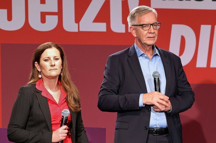 Die Linke: Unter Schock - Betretene Gesichter: die Linken-Spitzenkandidaten Janine Wissler und Dietmar Bartsch. 