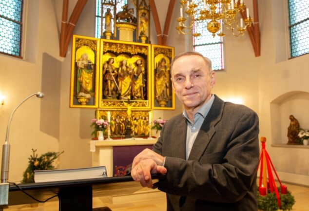 Superintendent Rainer Findeisen in der Georgenkirche Flöha. Er wünscht sich mehr Verständnis füreinander.