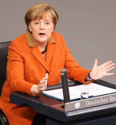 Regierungserklärung im Sitzen: Bundeskanzlerin Angela Merkel gestern im Bundestag. 