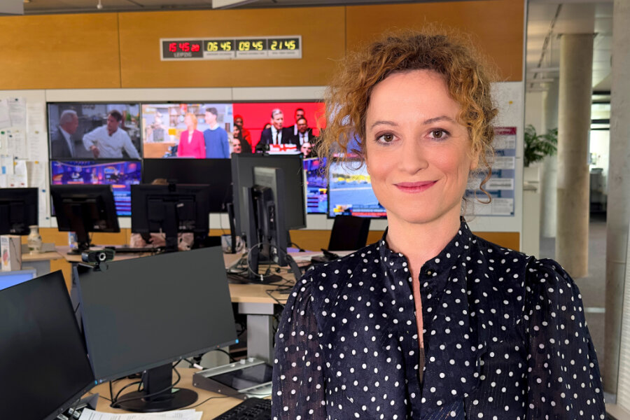 Die neue MDR-Chefredakteurin im Interview: "Wir wollen Brückenbauer sein" - MDR-Chefredakteurin Julia Krittian im Newsroom des MDR im MDR-Gebäude in Leipzig.  