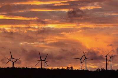 Die neuen Pläne für grünen Strom im Vogtland - Im Vogtlandkreis sollen dieses Jahr auch neue Windkraftanlagen entstehen. Wo genau hält das Landratsamt noch unter Verschluss.