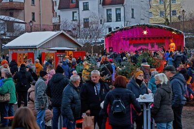 Die Oberlungwitzer wollen den Weihnachtsmarkt verlängern - Der Weihnachtsmarkt auf dem Oberlungwitzer Festplatz war am Sonnabend sehr gut besucht.
