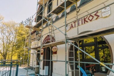 Die Parkgaststätte heißt jetzt "Attikos" - Historisches an historischer Stätte. Die Parkgaststätte heißt erstmals nicht Parkgaststätte, sondern nach dem griechischen Philosophen "Attikos".