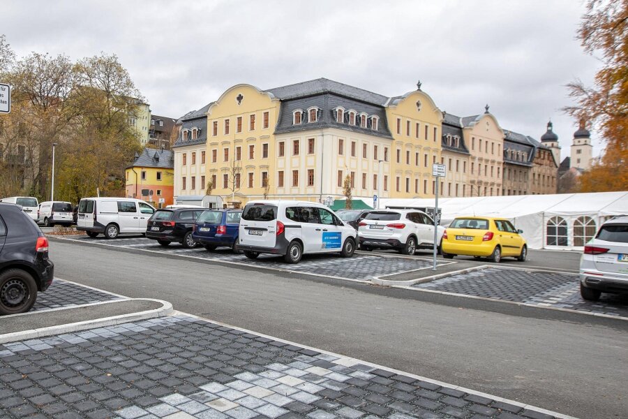 Die Plauener Elsteraue im Wandel: Tourist-Information bietet neue Stadtführung an - Die neue Stadtführung beginnt auf dem Parkplatz an der Fabrik der Fäden.