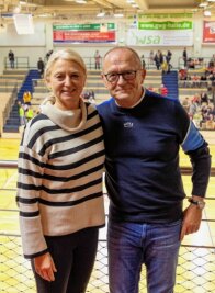 Die Präsidentin redet Klartext: Ohne neue Halle geht der BSV - Seit vier Jahren steht Sylvia Wössner als Präsidentin an der Spitze des BSV Sachsen Zwickau. Viel Unterstützung für ihr ehrenamtliches Engagement erhält die 54-Jährige von Ehemann Klaus, der auch selbst zum großen Fan der Handballerinnen geworden ist. 