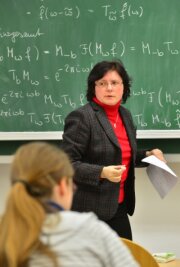 Die Professorin - Swanhild Bernstein, erste Mathematik-Professorin in Freiberg: Mathematiker lesen nicht vor, sondern schreiben an. 
