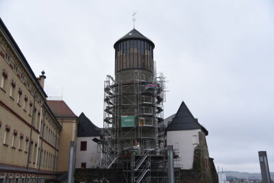 Die Rakete von Schloss Voigtsberg in Oelsnitz - Ein Blick auf den neuen Bergfried auf Schloss Voigtsberg in Oelsnitz. Das Gerüst am Schlossturm wird derzeit entfernt.