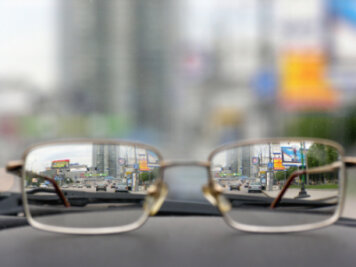 Die richtige Brille für Autofahrer - Eine gute Sicht ist für Auto- und Motorradfahrer unentbehrlich.