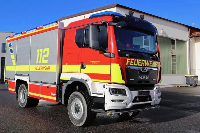 Die Sache mit der Stoßstange: Burkhardtsdorf kauft für fast 360.000 Euro neues Feuerwehrauto - So sieht es aus: Das neue TLF 3000 für die Feuerwehr Burkhardtsdorf wird bald geliefert. 