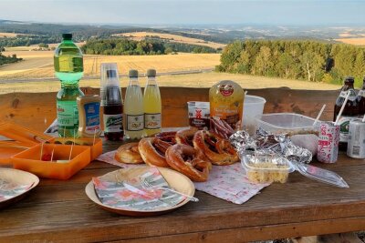 Die schönsten Picknickplätze im Vogtland - Der Blick von der Reuther Linde lässt das Vogtland-Herz höher schlagen.