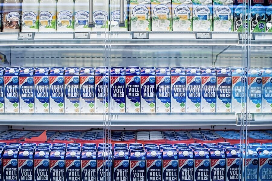 Herkömmliche Milch müsste 122 Prozent und in Bio-Qualität 69 Prozent mehr kosten.