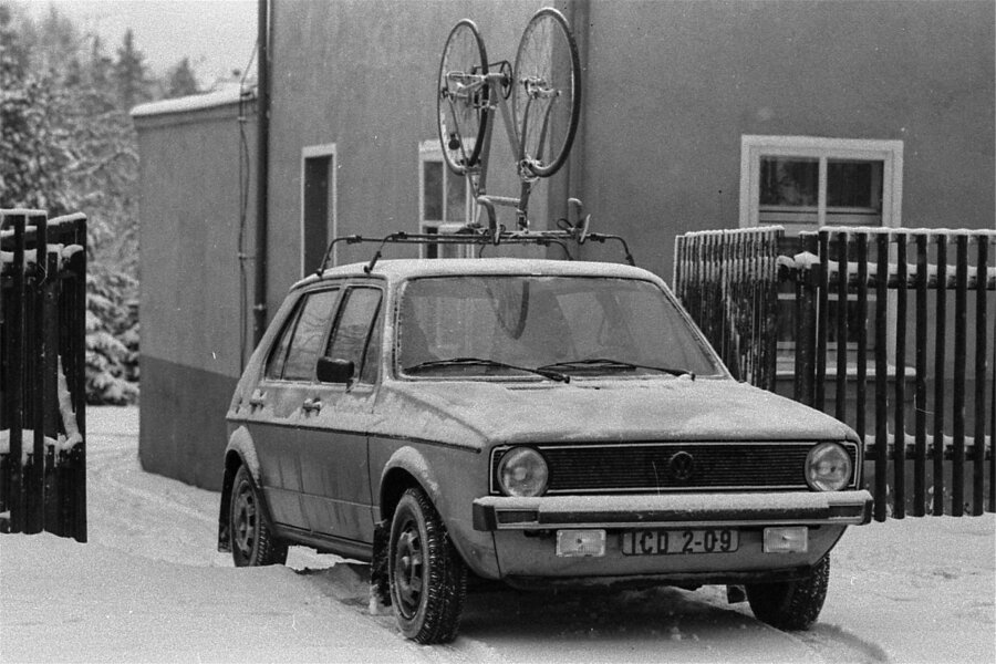Die verrückte Geschichte der Westautos in der DDR - VW Golf in der DDR: ein Auto, mit dem der Besitzer mindestens interessierte Blicke erntete. Dieses Exemplar gehörte dem Motorjournalisten Klaus Zwingenberger.