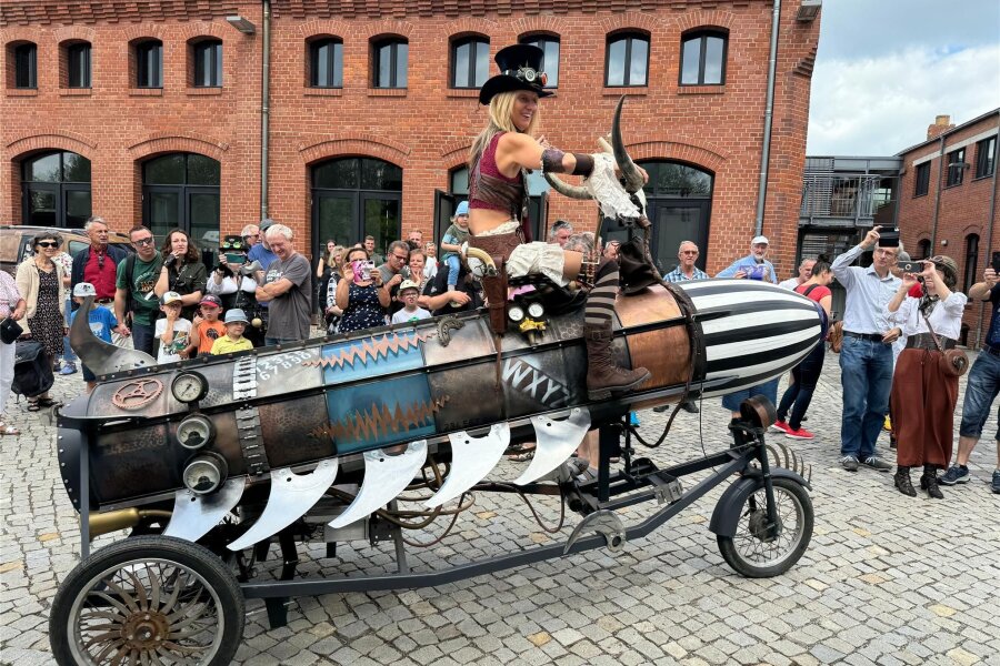 Die verrücktesten Ideen auf dem Steampunk-Fest in Chemnitz - „Lichtfieber“ auf Raketen-Dreirad: Außergewöhnliche Transportmittel wie dieses waren zum Steampunk-Fest im Industriemuseum zu bestaunen.