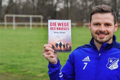 "Die Wege des Krieges": Fußballer aus Glauchau wird Buchautor - Willy Schad ist Autor des Buches "Die Wege des Krieges". Das Buch kann über verschiedene Buchhandlungen in der Region bestellt werden. 