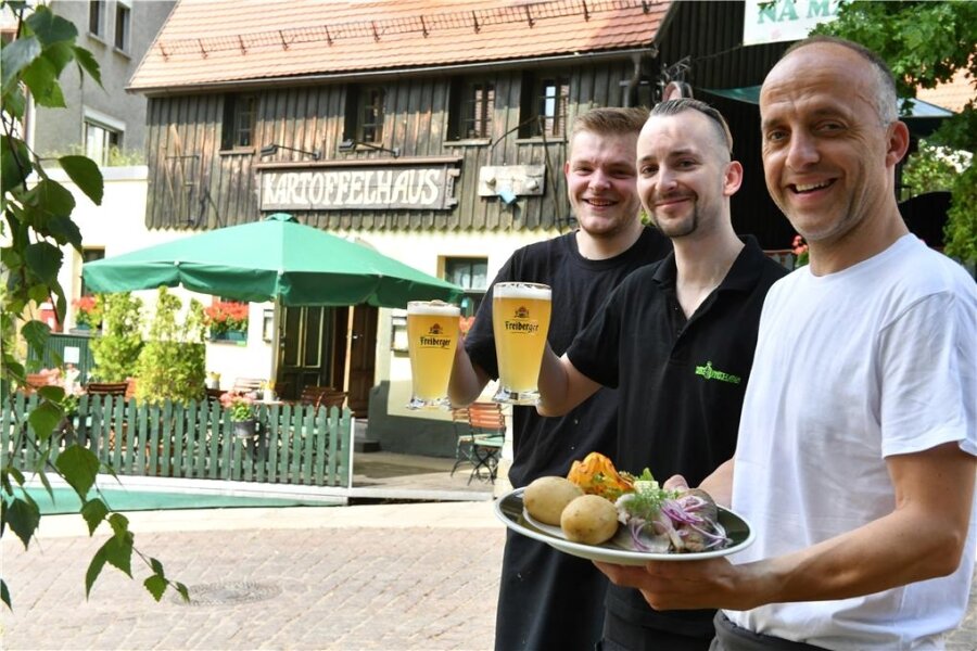 Die zehn beliebtesten Restaurants in Mittelsachsen - Kartoffelhaus am Schüppchenberg in Freiberg mit Souschef Tim Bitterling (von links), Geschäftsführer Nico Faus und Chefkoch Ralph Richter.