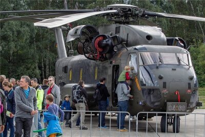 Die Zeitenwende bei der Bundeswehr braucht Zeit - Der mittelschwerer Transporthubschrauber CH-53G, der zur Beförderung von Personen oder Material dient, bei einem Tag der Luft- und Raumfahrt in Köln vor sieben Jahren.