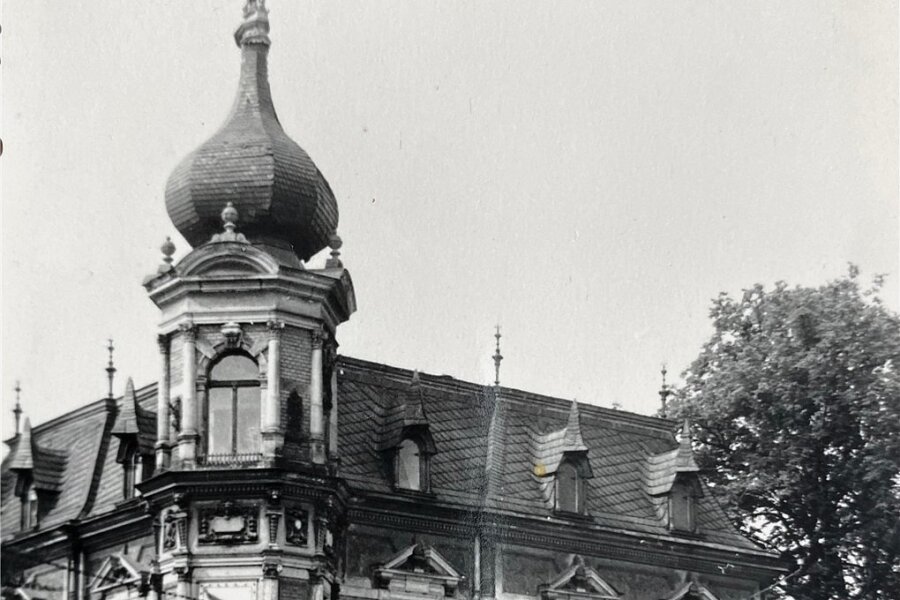 Wegen der Turmform taufte der Volksmund das Haus auf ZwiebelVilla. Hier eine Aufnahme von 1971.